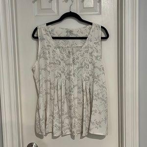 Lauren Conrad sleeveless shirt. Gray foxes over a tan color.
